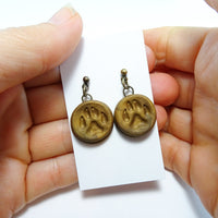 Boucles d'oreilles EMPREINTE DE LOUP or antique (pendantes)